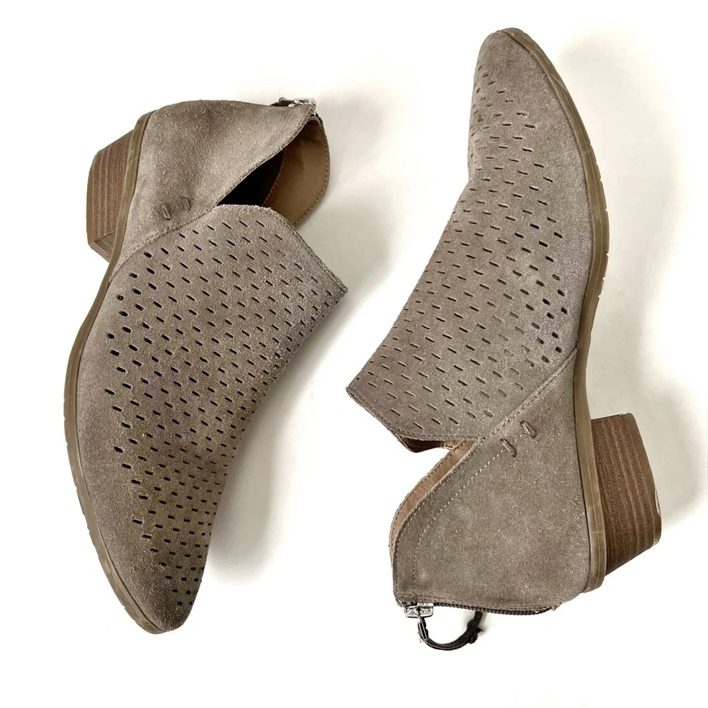 REACTION KENNETH COLE REACTION SIDE WAY PERFORATED SUEDE ANKKE BOOTS TAU…